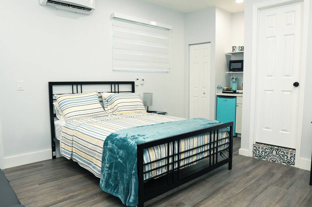 Photo of Bedroom in Coral Springs