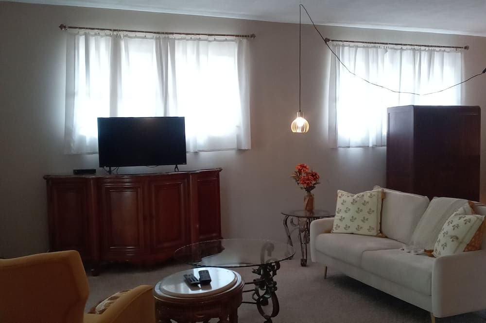 Photo of Livingroom in East Lake