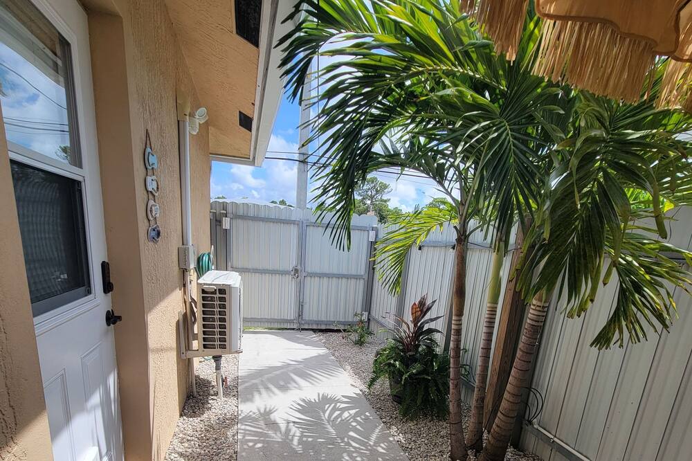 Photo of Outdoor in Lake Worth Corridor