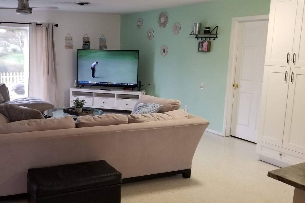 Photo of Livingroom in Venice Gardens