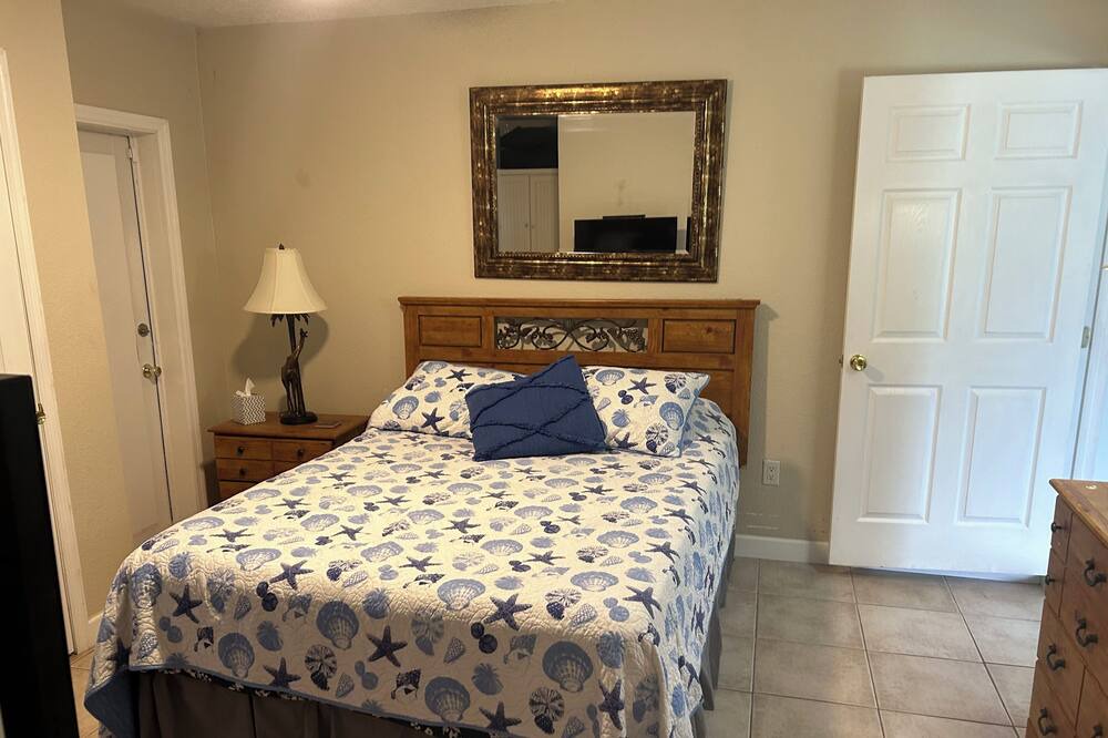 Photo of Bedroom in Venice Gardens