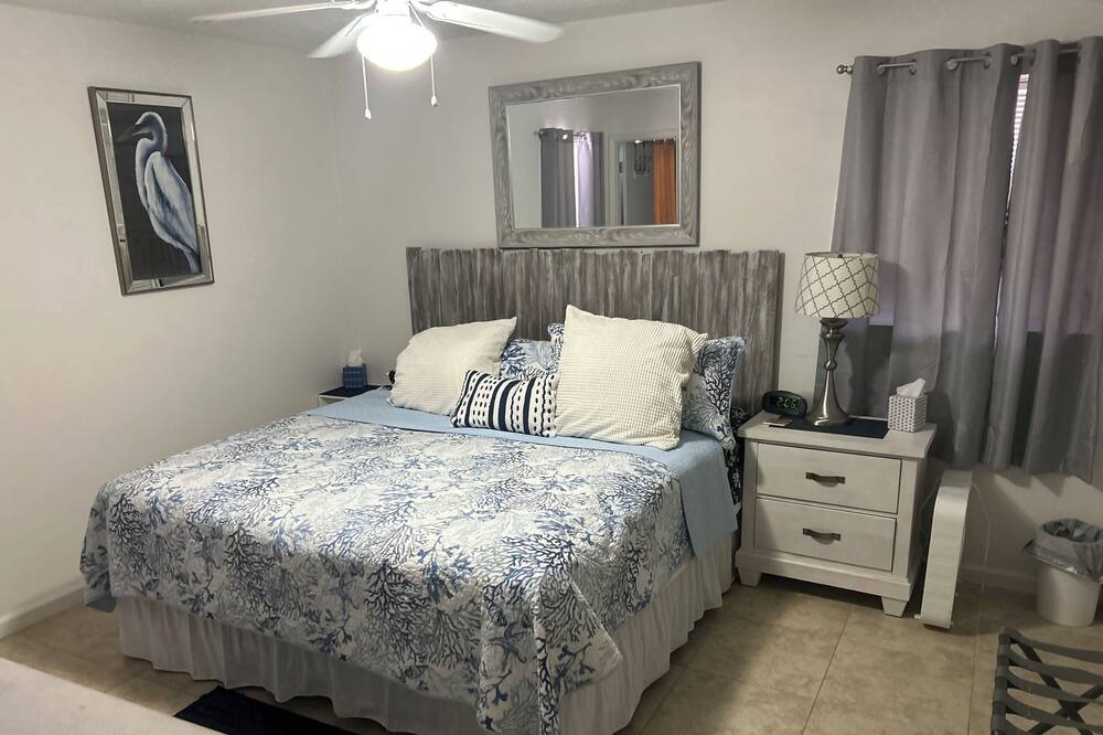 Photo of Bedroom in Venice Gardens