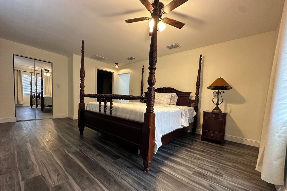 Photo of Bedroom in Cypress Lake