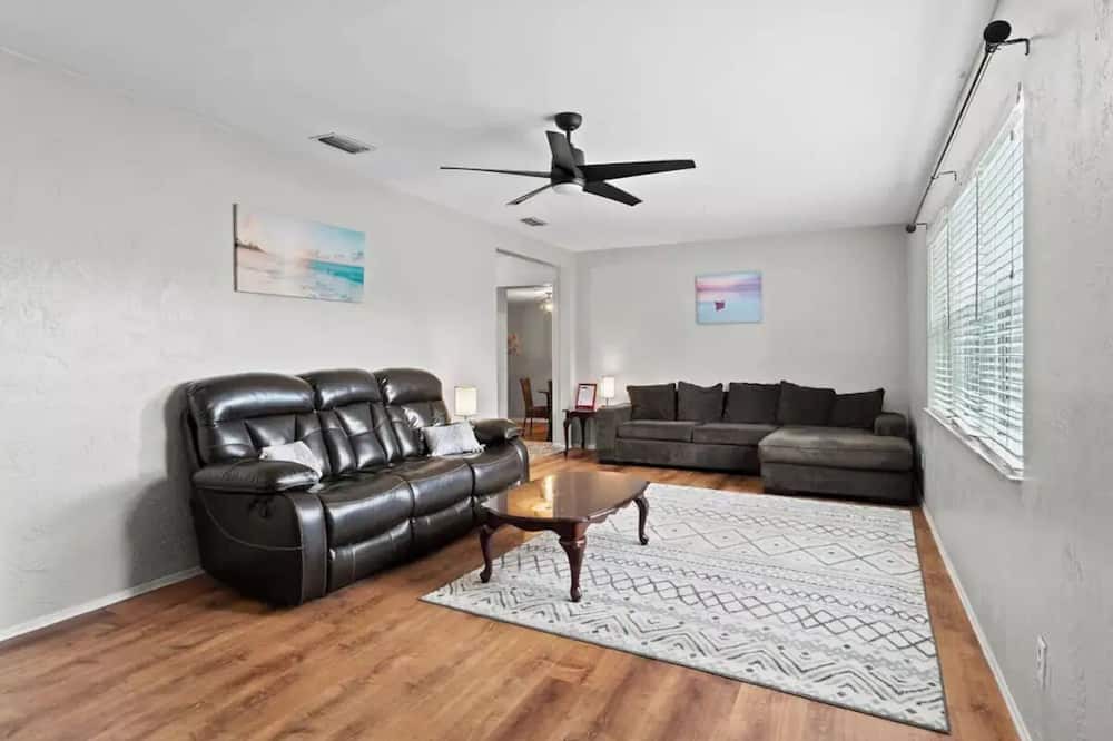 Photo of Livingroom in Disston Heights