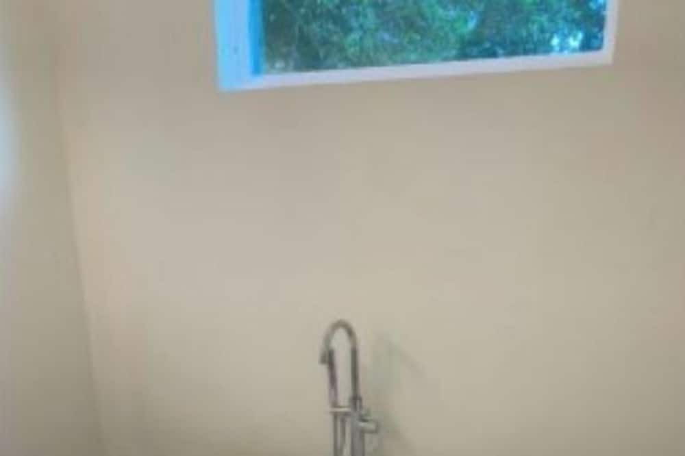 Photo of Bathroom in Hawthorne