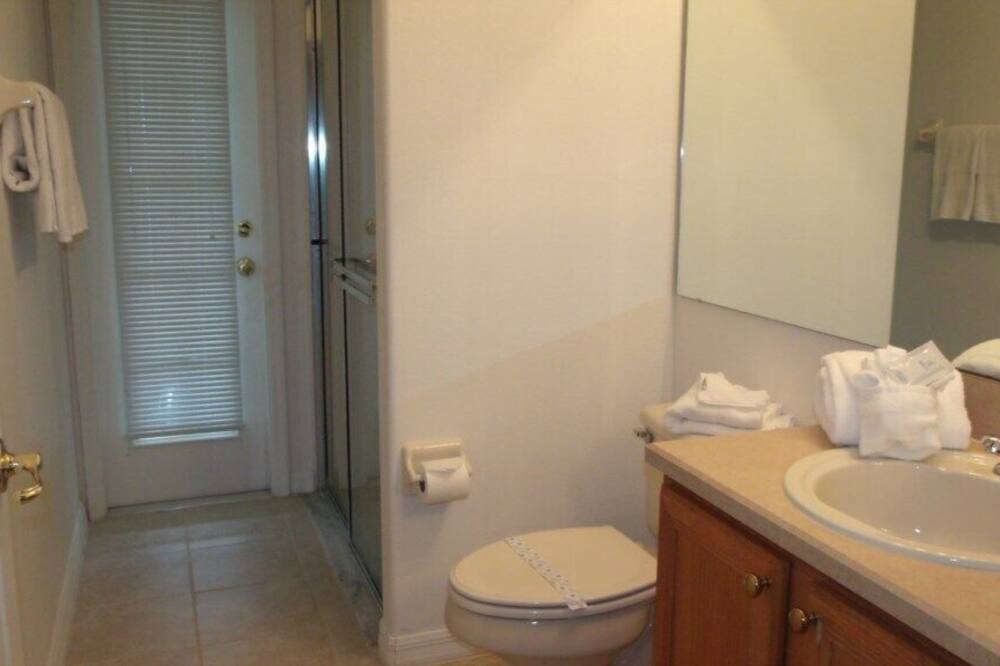 Photo of Bathroom in Orange Tree