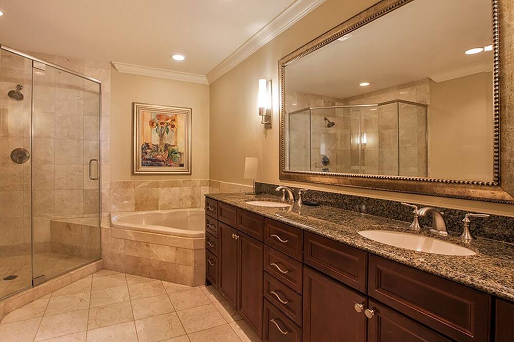 Photo of Bathroom in Holiday Isle