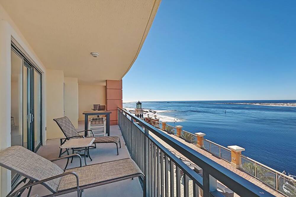 Photo of Patio Balcony in Holiday Isle