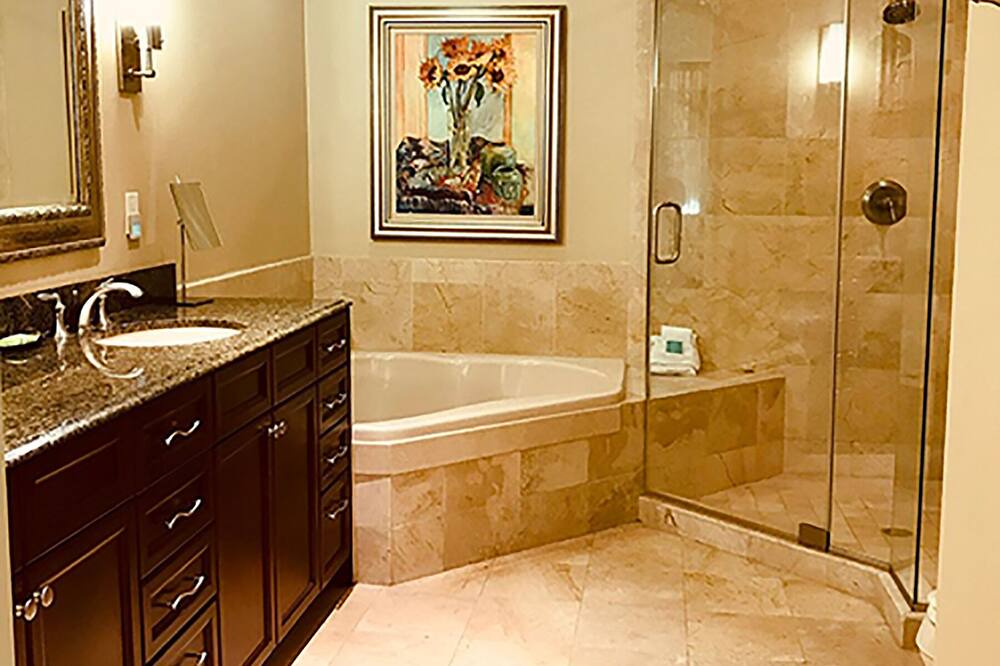 Photo of Bathroom in Holiday Isle