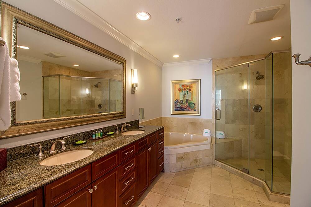Photo of Bathroom in Holiday Isle