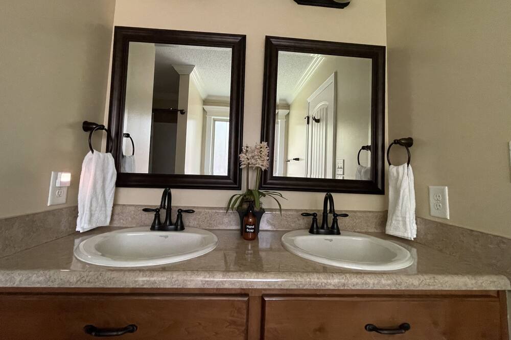 Photo of Bathroom in Kathleen