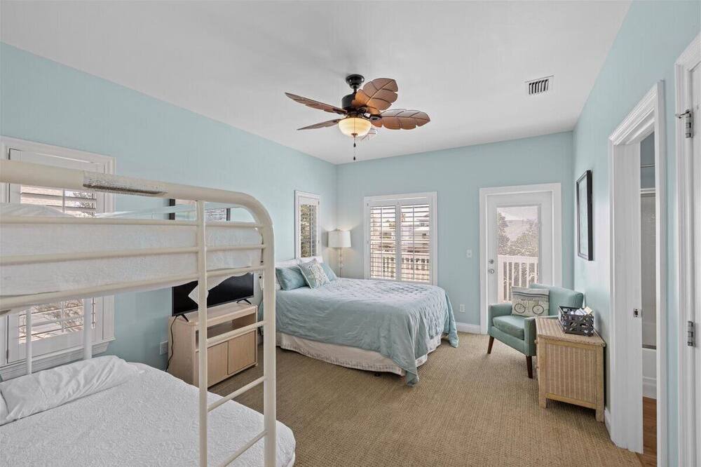 Photo of Bedroom in Clipper Cove