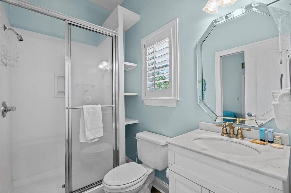 Photo of Bathroom in Clipper Cove