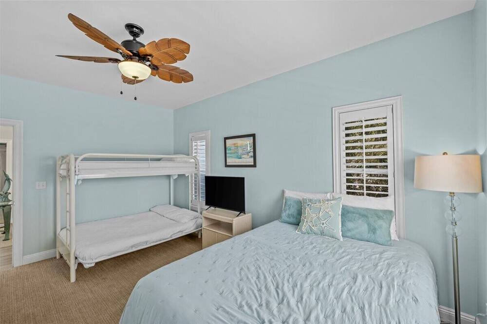 Photo of Bedroom in Clipper Cove
