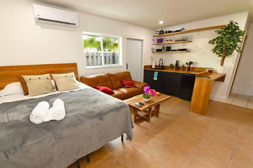Photo of Bedroom in Coral Heights