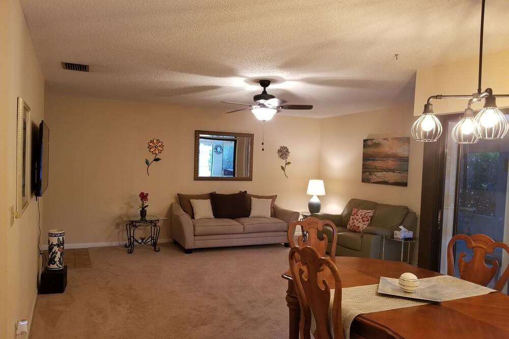 Photo of Livingroom in Carrollwood