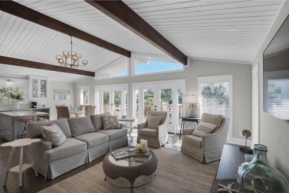 Photo of Livingroom in Gulfview Heights