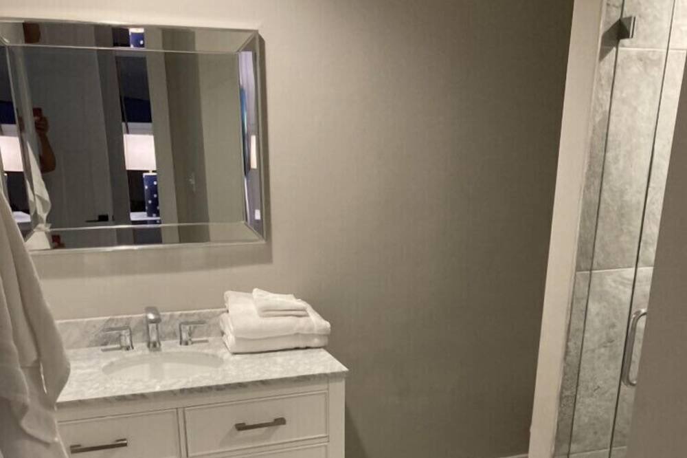 Photo of Bathroom in Gulfview Heights