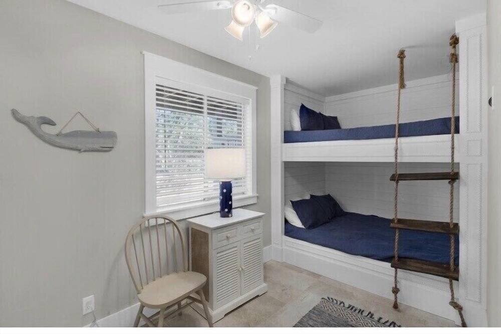 Photo of Bedroom in Gulfview Heights
