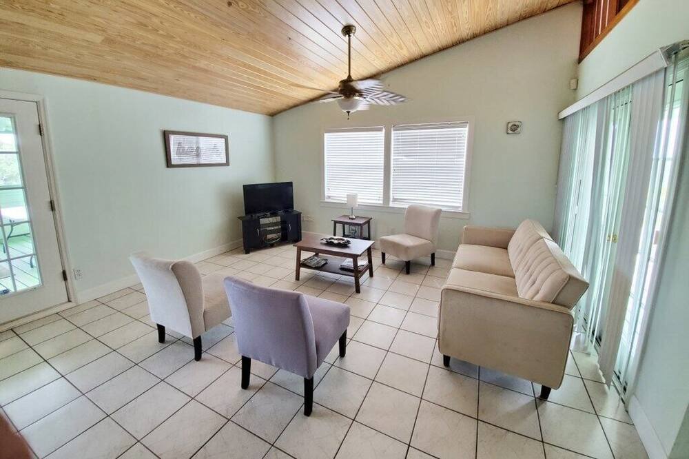 Photo of Livingroom in Crescent Beach