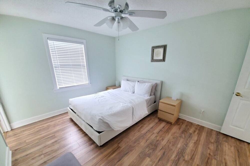Photo of Bedroom in Crescent Beach