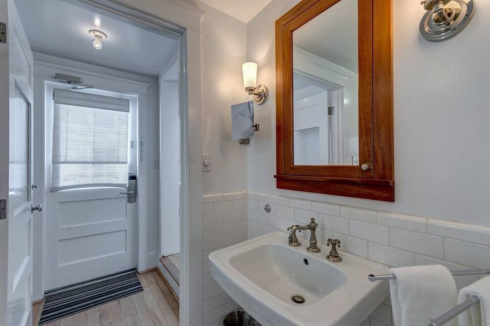Photo of Bathroom in Seaside