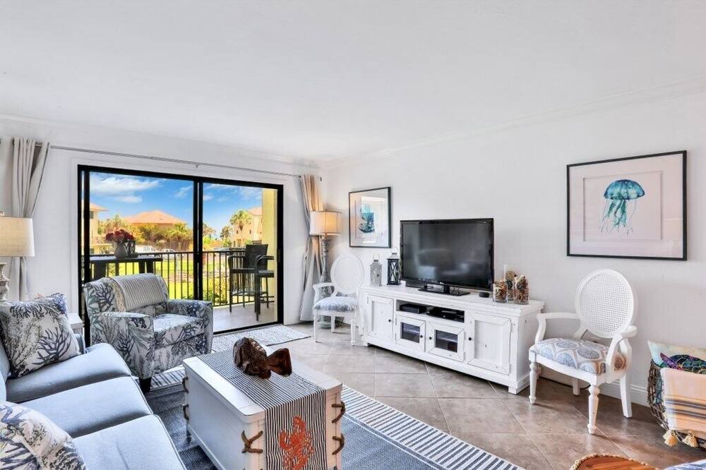 Photo of Livingroom in Crescent Beach
