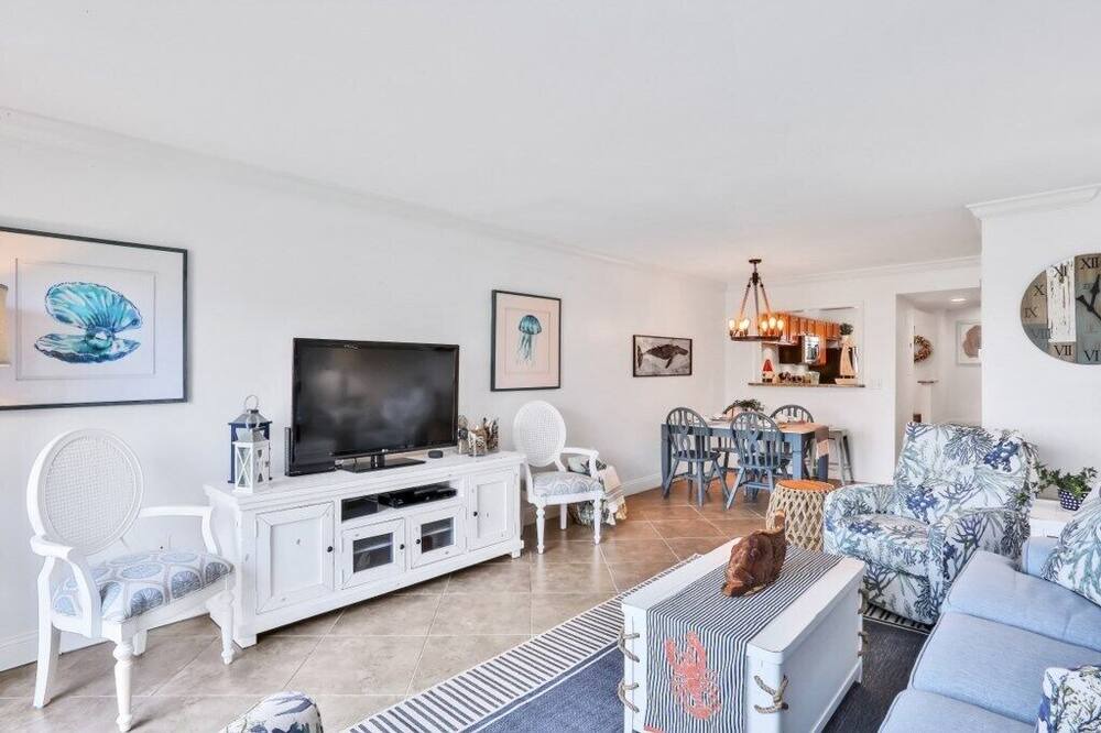 Photo of Livingroom in Crescent Beach