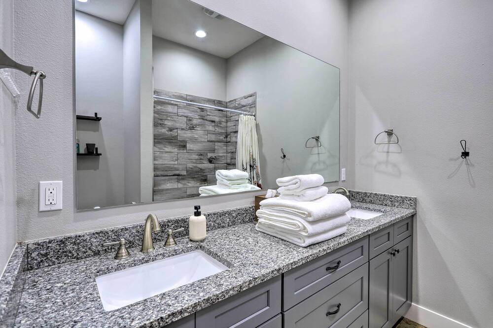 Photo of Bathroom in Wedgefield
