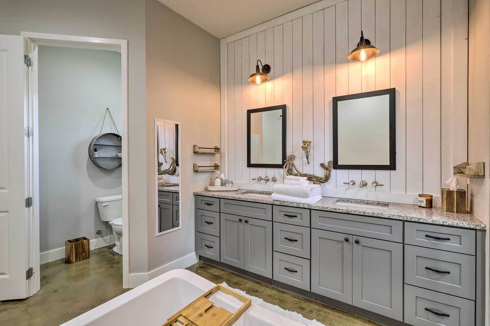 Photo of Bathroom in Wedgefield