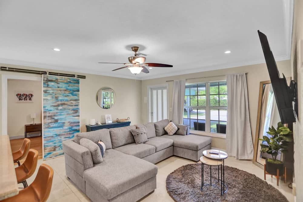 Photo of Livingroom in Coral Heights