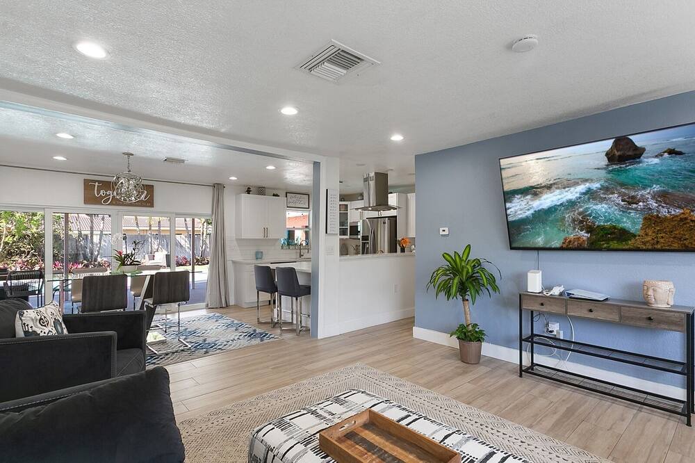 Photo of Livingroom in Coral Heights