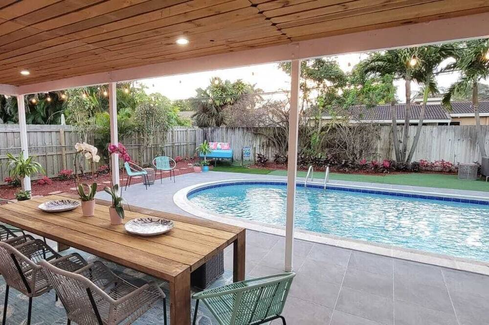 Photo of Outdoor in Coral Heights