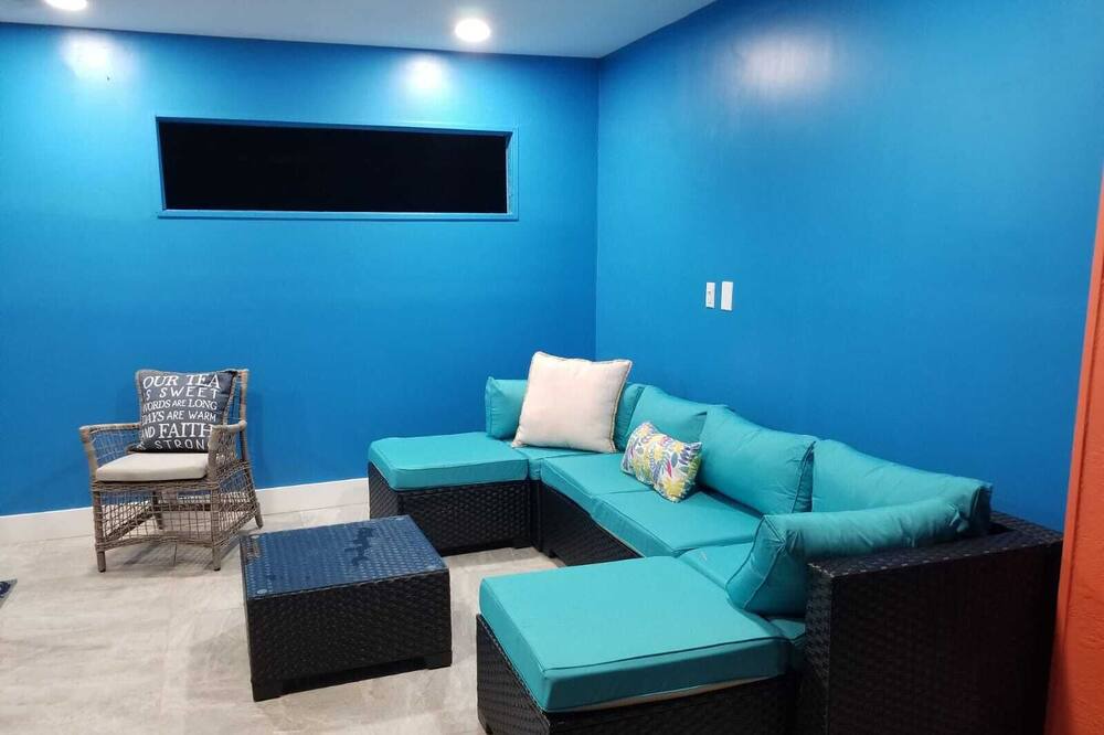 Photo of Livingroom in Coral Heights