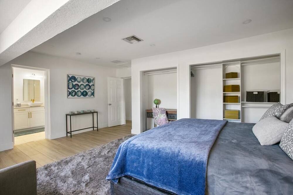 Photo of Bedroom in Coral Heights