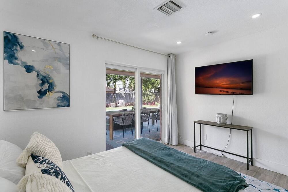 Photo of Bedroom in Coral Heights