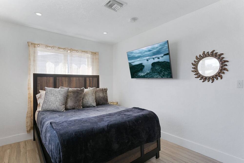 Photo of Bedroom in Coral Heights