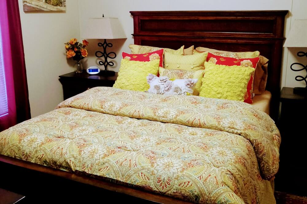 Photo of Bedroom in North Weeki Wachee