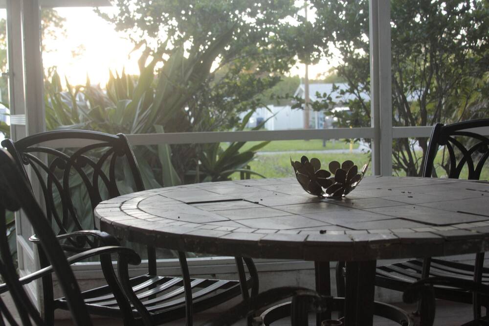 Photo of Outdoor in Gulf Gate Estates