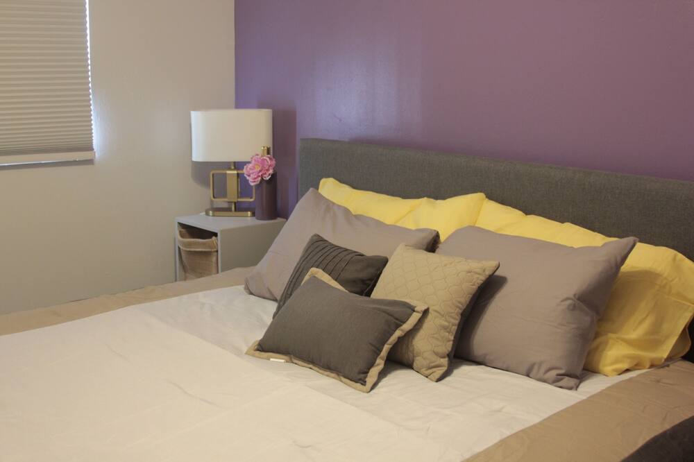 Photo of Bedroom in Gulf Gate Estates
