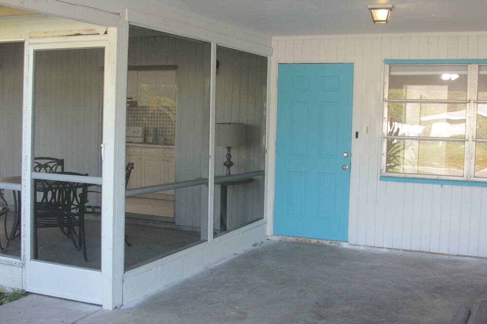 Photo of Outdoor in Gulf Gate Estates