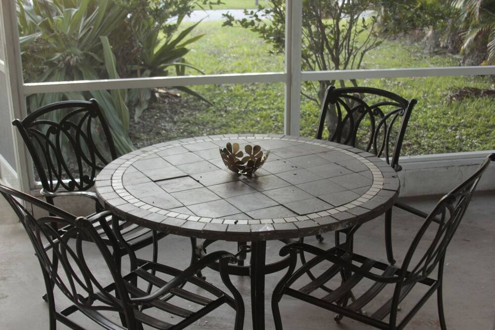 Photo of Outdoor in Gulf Gate Estates