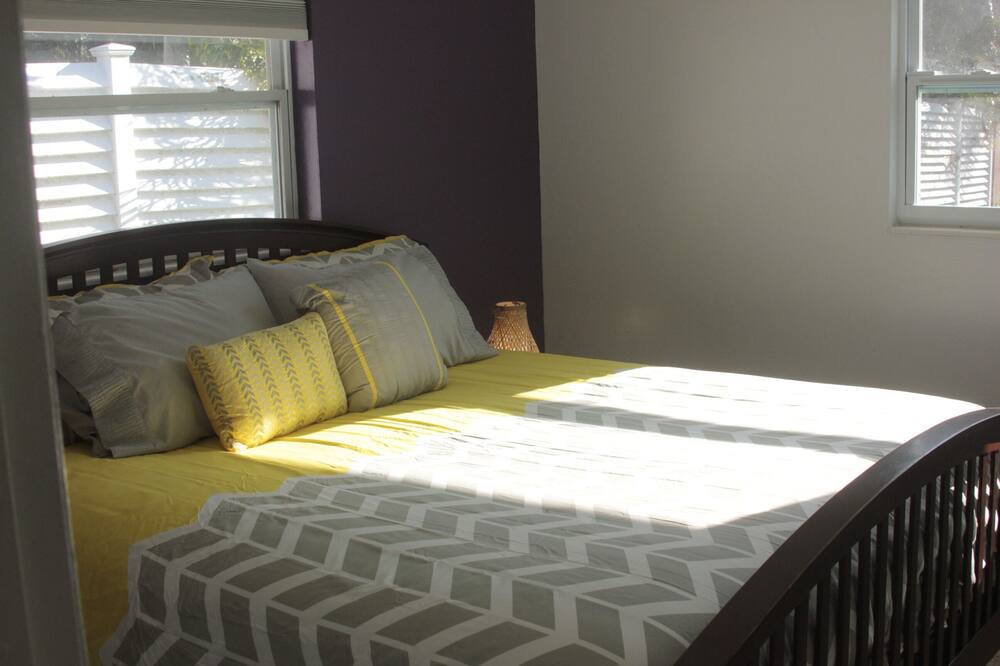 Photo of Bedroom in Gulf Gate Estates