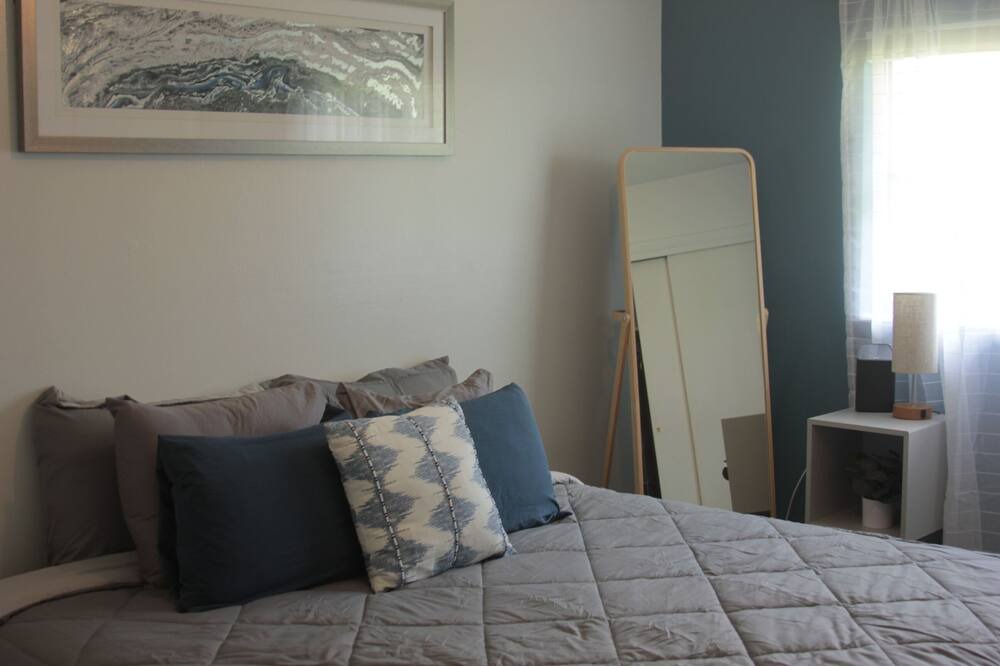 Photo of Bedroom in Gulf Gate Estates