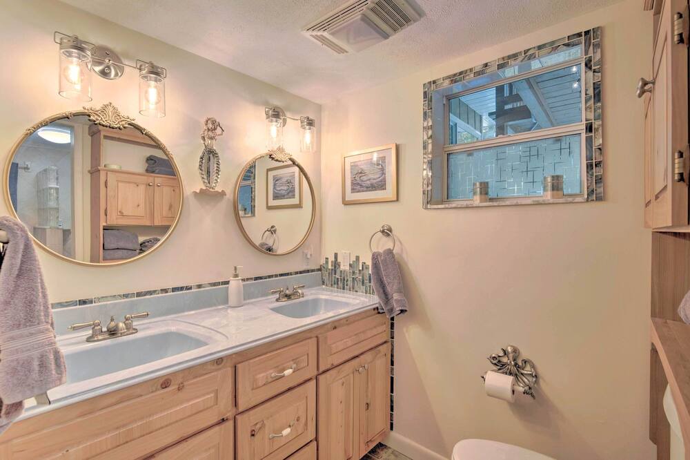 Photo of Bathroom in Citrus Springs