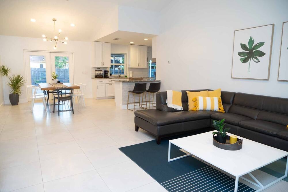 Photo of Livingroom in Deerfield Beach