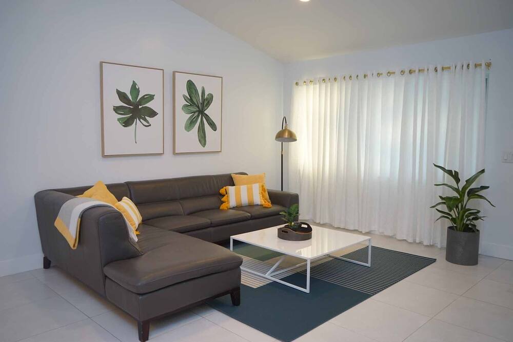 Photo of Livingroom in Deerfield Beach