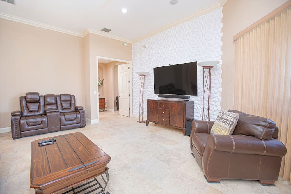 Photo of Livingroom in Wedgefield