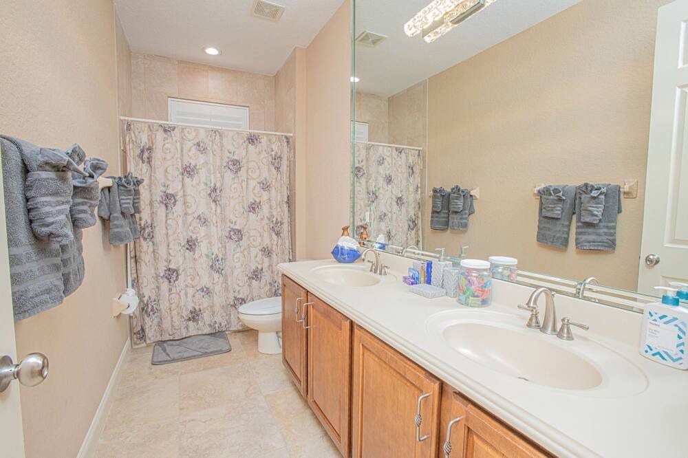 Photo of Bathroom in Wedgefield