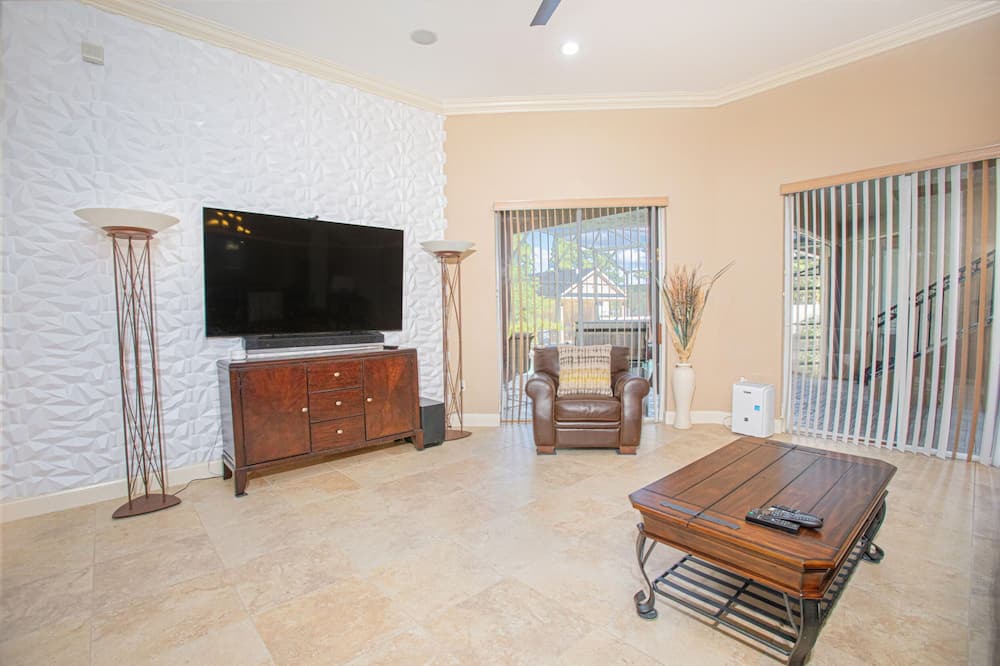 Photo of Livingroom in Wedgefield